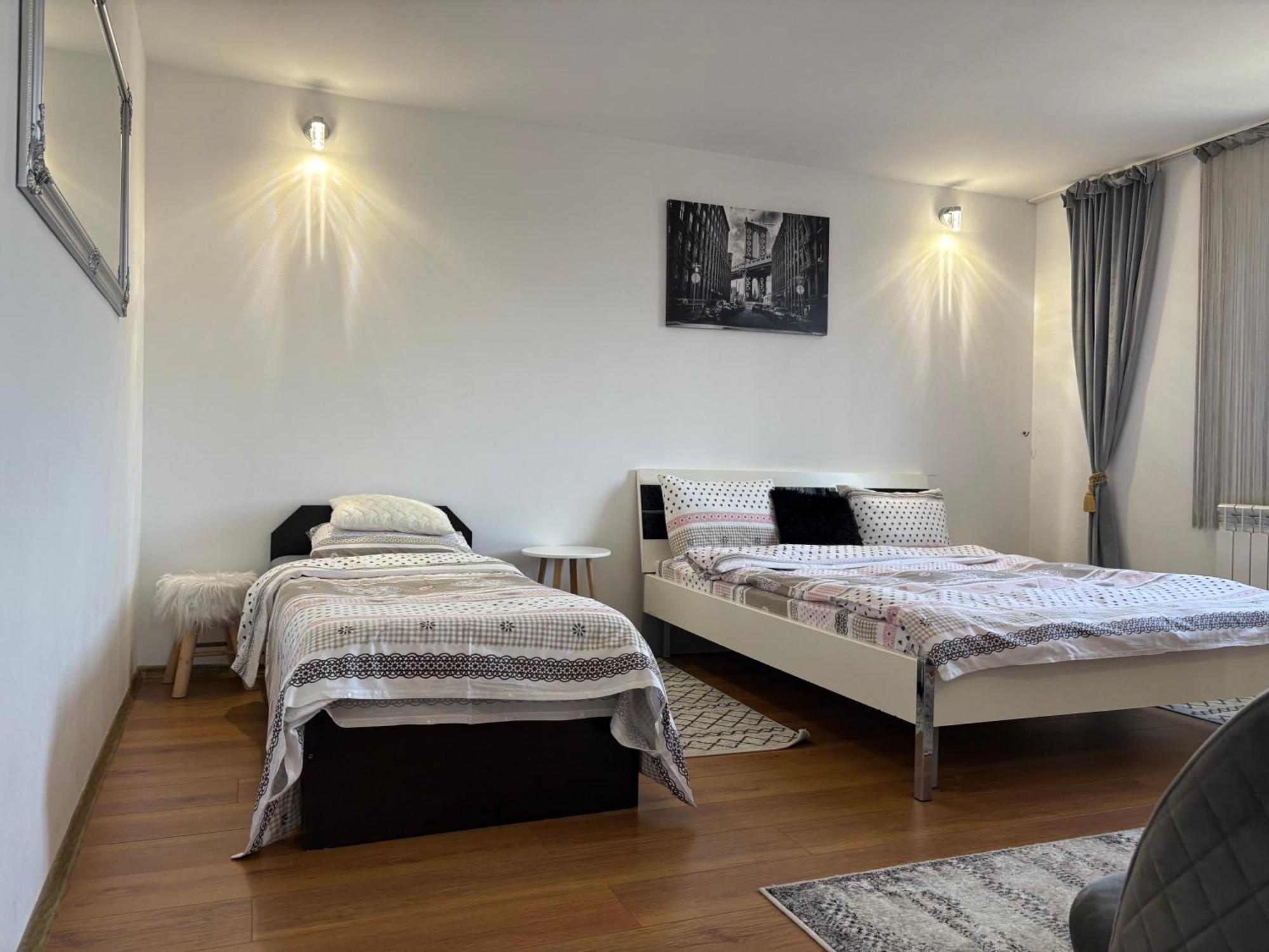 Vila Mik Guesthouse Sacele Ngoại thất bức ảnh