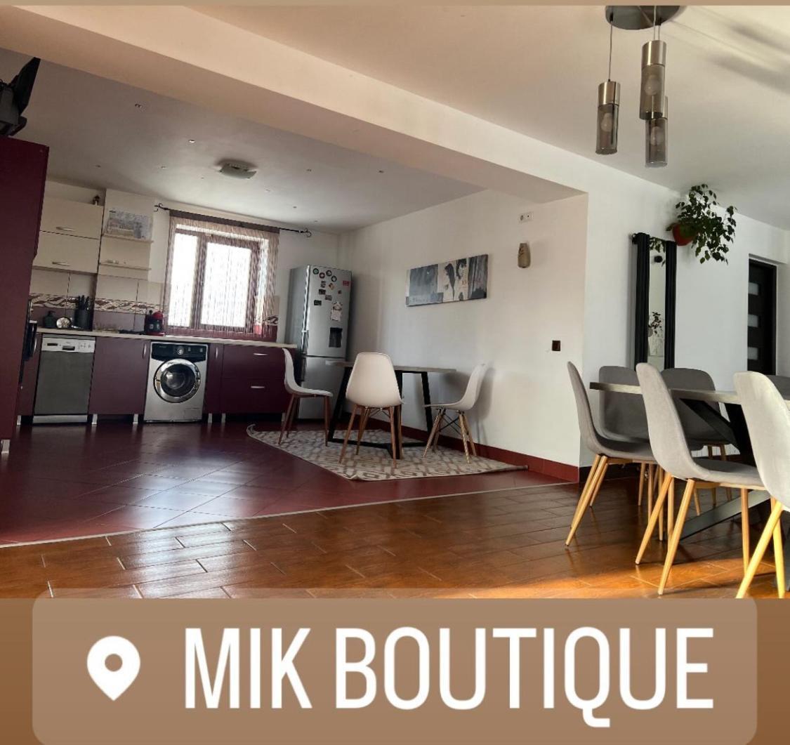 Vila Mik Guesthouse Sacele Ngoại thất bức ảnh